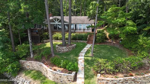 195 Honeysuckle Hl, Tallassee, AL 36078
