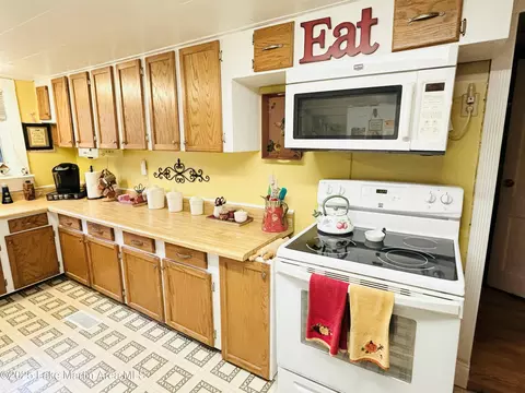 Kitchen - 619 Madwind Rd, Jacksons Gap, AL 36861 photo 2 of 7