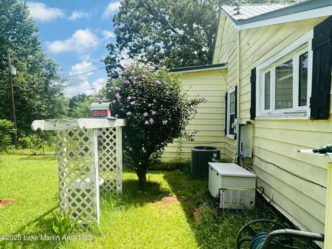 Exterior - 619 Madwind Rd, Jacksons Gap, AL 36861 photo 10 of 25