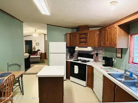 Kitchen - 619 Madwind Rd, Jacksons Gap, AL 36861 photo 7 of 7