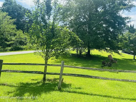 Exterior - 619 Madwind Rd, Jacksons Gap, AL 36861 photo 6 of 25