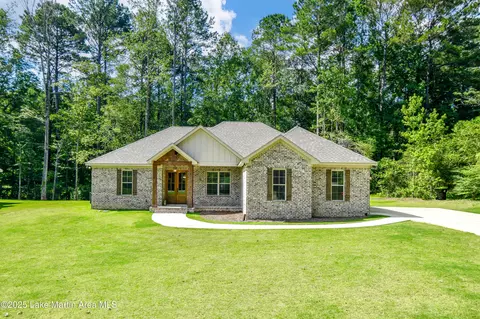 120 Rocky Creek Dr, Alexander City, AL 35010