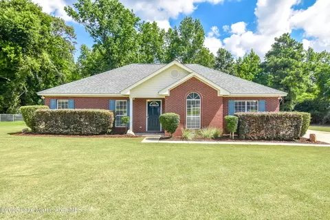 291 White Oak Ln, Tallassee, AL 36078
