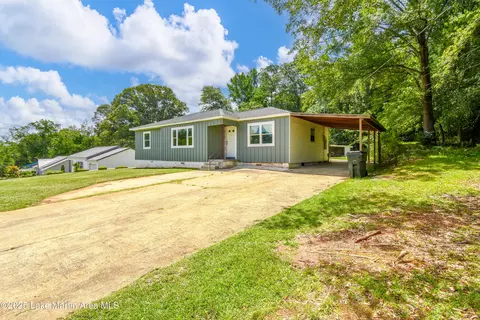 1620 Simpson St, Alexander City, AL 35010