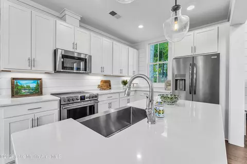 Kitchen - 73 Scouts Pt, Eclectic, AL 36024 photo 2 of 5