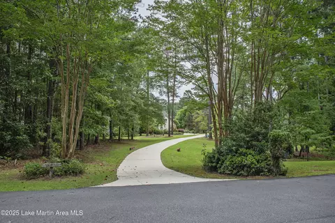 105 Willow Wood Dr, Alexander City, AL 35010