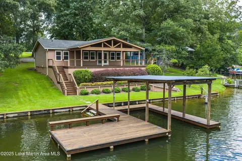 1007 Lakeshore Dr, Jacksons Gap, AL 36861