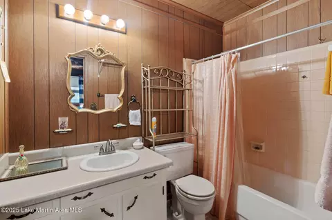 Bath - 220 Hickory Dr, Equality, AL 36026 photo 1 of 2