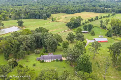 240 Harvest Rd, Sylacauga, AL 35151