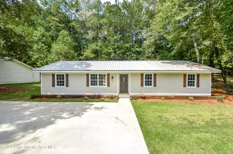 128 Brookside Dr, Alexander City, AL 35010