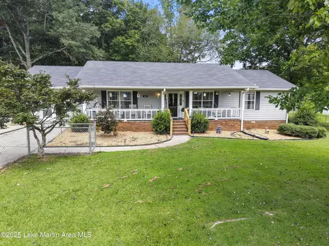 304 Forest Glen Rd, Sylacauga, AL 35150