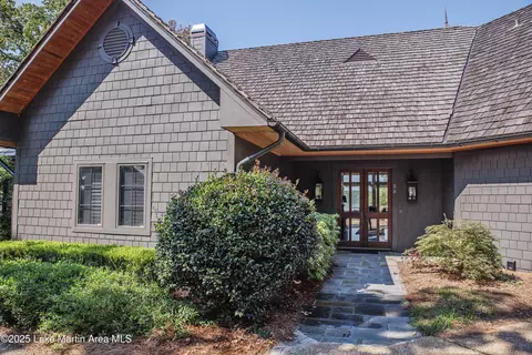 58 S Point Dr, Alexander City, AL 35010