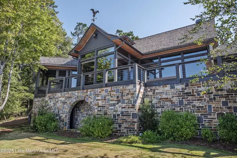 58 S Point Dr, Alexander City, AL 35010