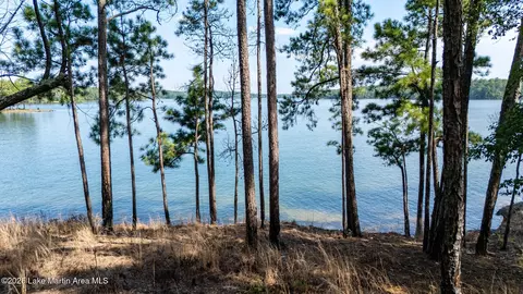54 N Rampart Ct, Alexander City, AL 35010
