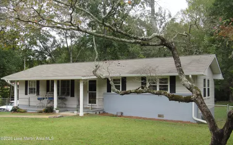 1797 Pineview Dr, Alexander City, AL 35010