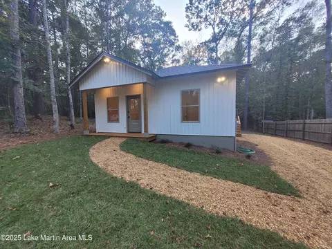 325 Ridgeway Dr, Eclectic, AL 36024