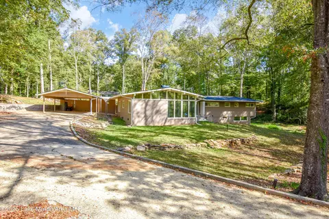 1500 Lake Cir, Alexander City, AL 35010