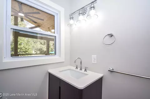 Bath - 157 Beach Dr, Eclectic, AL 36024 photo 3 of 5