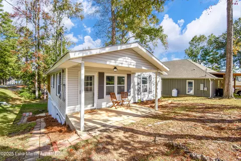 Exterior - 157 Beach Dr, Eclectic, AL 36024 photo 3 of 17