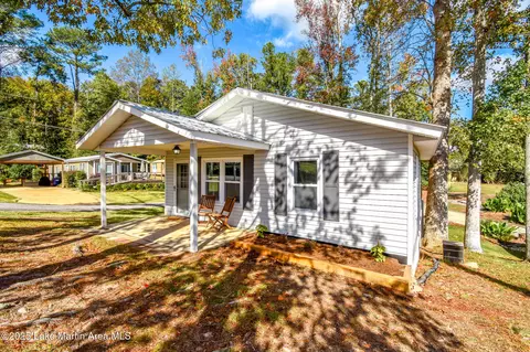 Exterior - 157 Beach Dr, Eclectic, AL 36024 photo 4 of 17