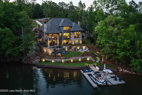 135 E Ridge Ct, Alexander City, AL 35010
