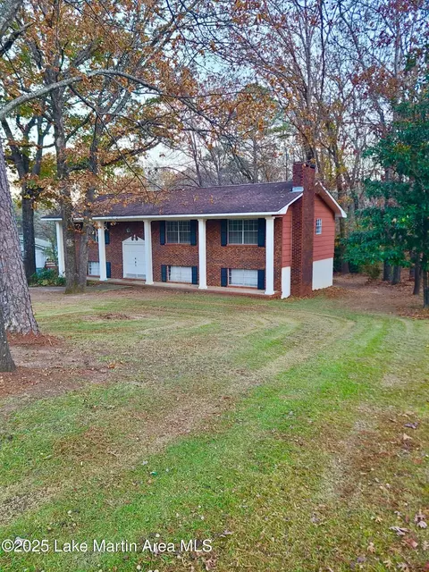 383 Center Point Rd, Sylacauga, AL 35151