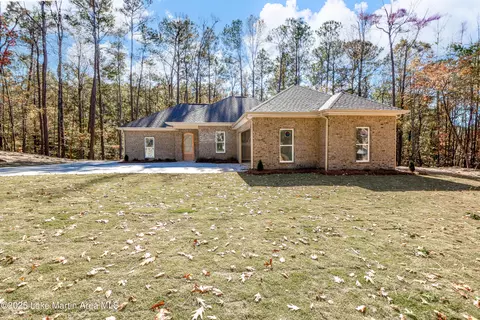 169 Chinquapin Pass, Dadeville, AL 36853