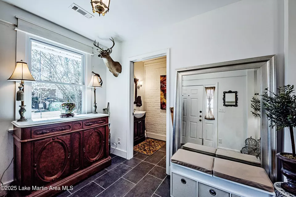 Entry Way - 430 Valley Rd, Alexander City, AL 35010 photo 2 of 3