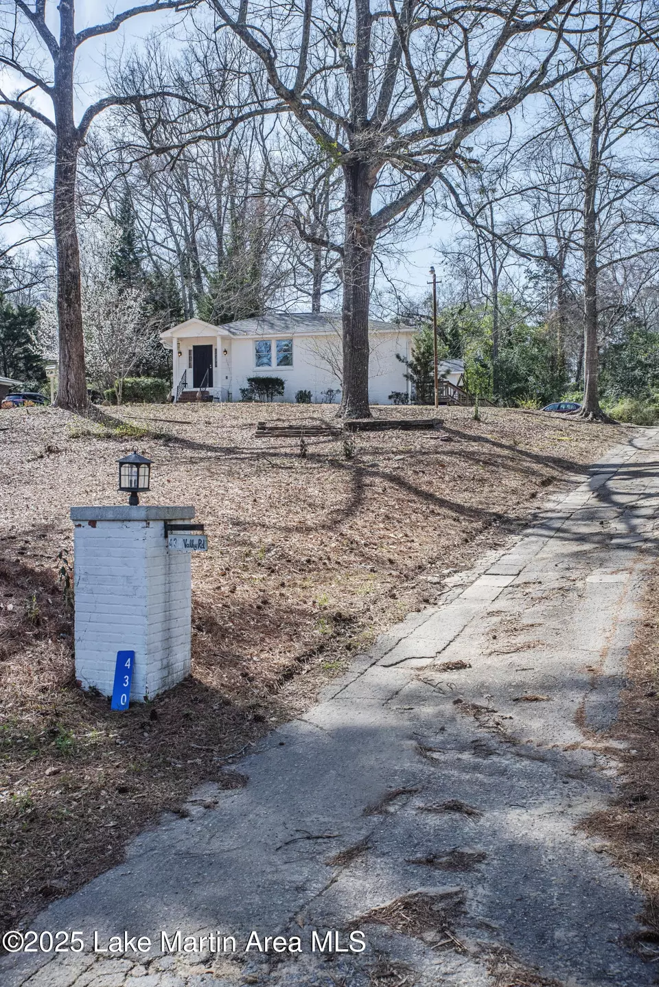 Exterior - 430 Valley Rd, Alexander City, AL 35010 photo 2 of 3