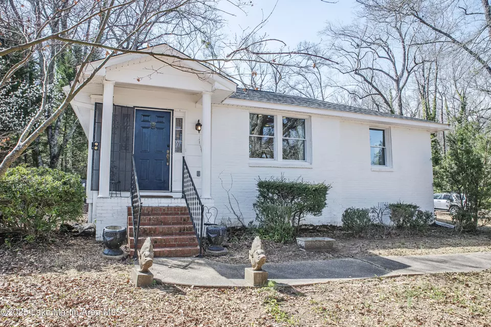 Exterior - 430 Valley Rd, Alexander City, AL 35010 photo 1 of 3