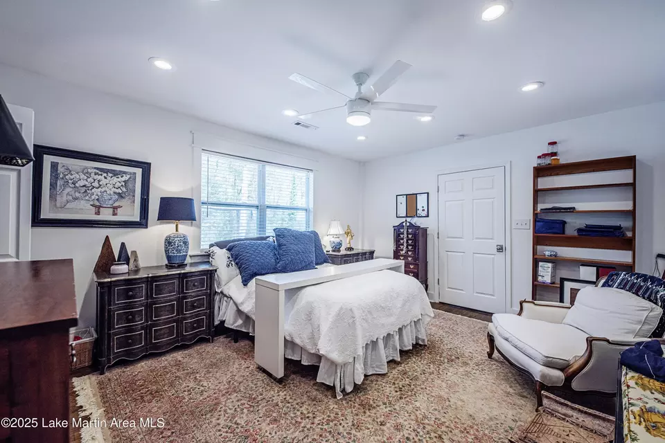 Bedroom - 430 Valley Rd, Alexander City, AL 35010 photo 2 of 8