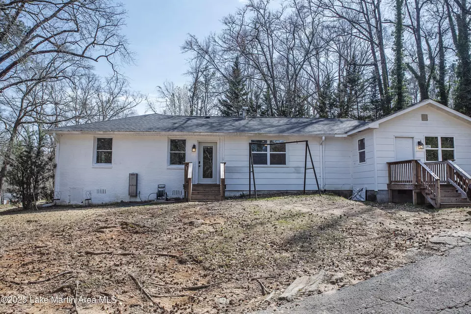 Exterior - 430 Valley Rd, Alexander City, AL 35010 photo 3 of 3