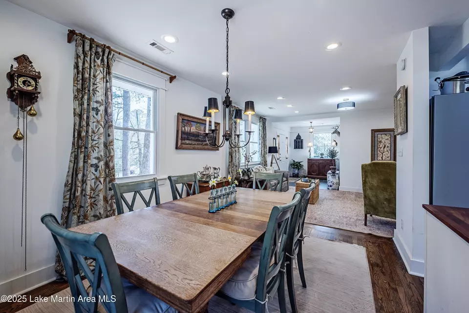 Dining - 430 Valley Rd, Alexander City, AL 35010 photo 2 of 4