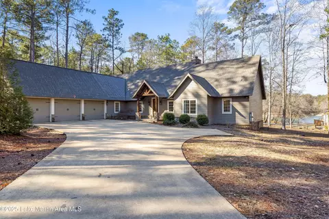 688 Willow Way E, Alexander City, AL 35010