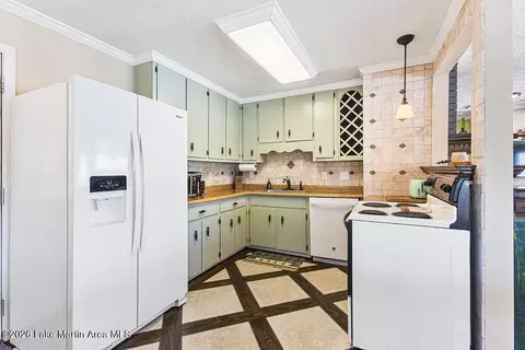 Kitchen - 392 Carnation Dr, Equality, AL 36026 photo 3 of 3