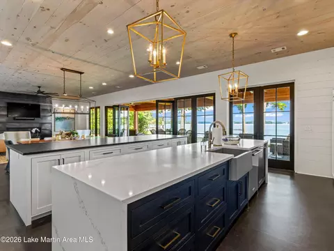 Kitchen - 152 Canoe Pt, Equality, AL 36026 photo 5 of 8