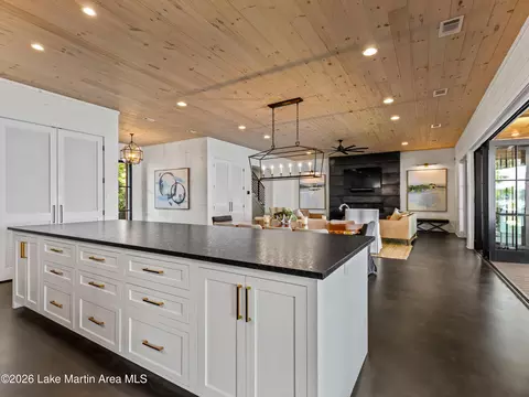 Kitchen - 152 Canoe Pt, Equality, AL 36026 photo 7 of 8