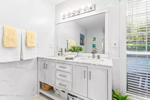 Bath - 320 Tulip Dr, Equality, AL 36026 photo 3 of 8