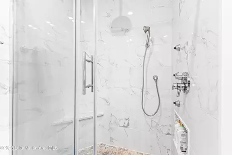 Bath - 320 Tulip Dr, Equality, AL 36026 photo 7 of 8