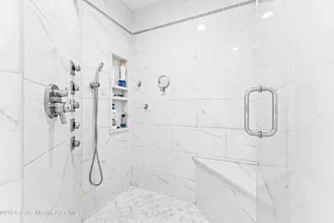 Bath - 320 Tulip Dr, Equality, AL 36026 photo 2 of 8