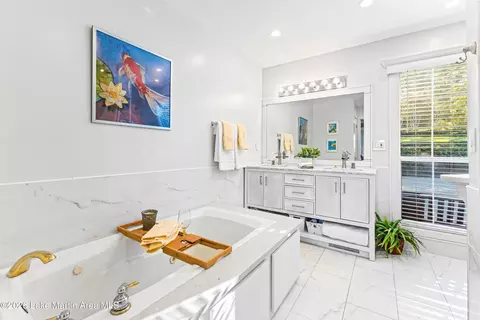 Bath - 320 Tulip Dr, Equality, AL 36026 photo 1 of 8