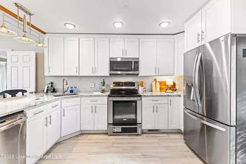 Kitchen - 320 Tulip Dr, Equality, AL 36026 photo 2 of 4