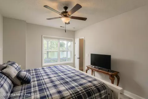 Bedroom - 847 Smith Mountain Dr, Jacksons Gap, AL 36861 photo 5 of 6