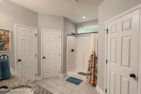 Bath - 847 Smith Mountain Dr, Jacksons Gap, AL 36861 photo 2 of 5