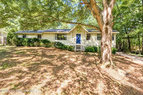 206 Brookside Dr, Alexander City, AL 35010