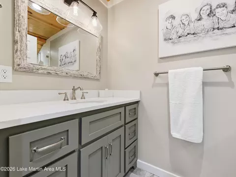 Bath - 228 Sears Bluff Rd, Eclectic, AL 36024 photo 2 of 3