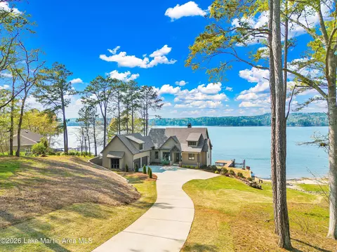 2082 River Oaks Dr, Jacksons Gap, AL 36861