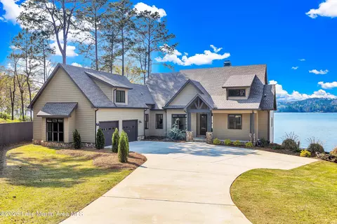 2082 River Oaks Dr, Jacksons Gap, AL 36861