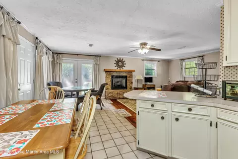 Dining - 141 2nd St, Eclectic, AL 36024 photo 2 of 2