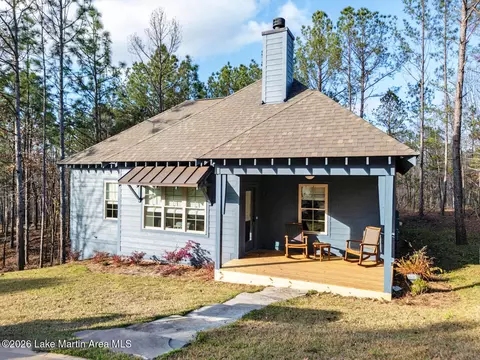 46 Village Pkwy, Dadeville, AL 36853